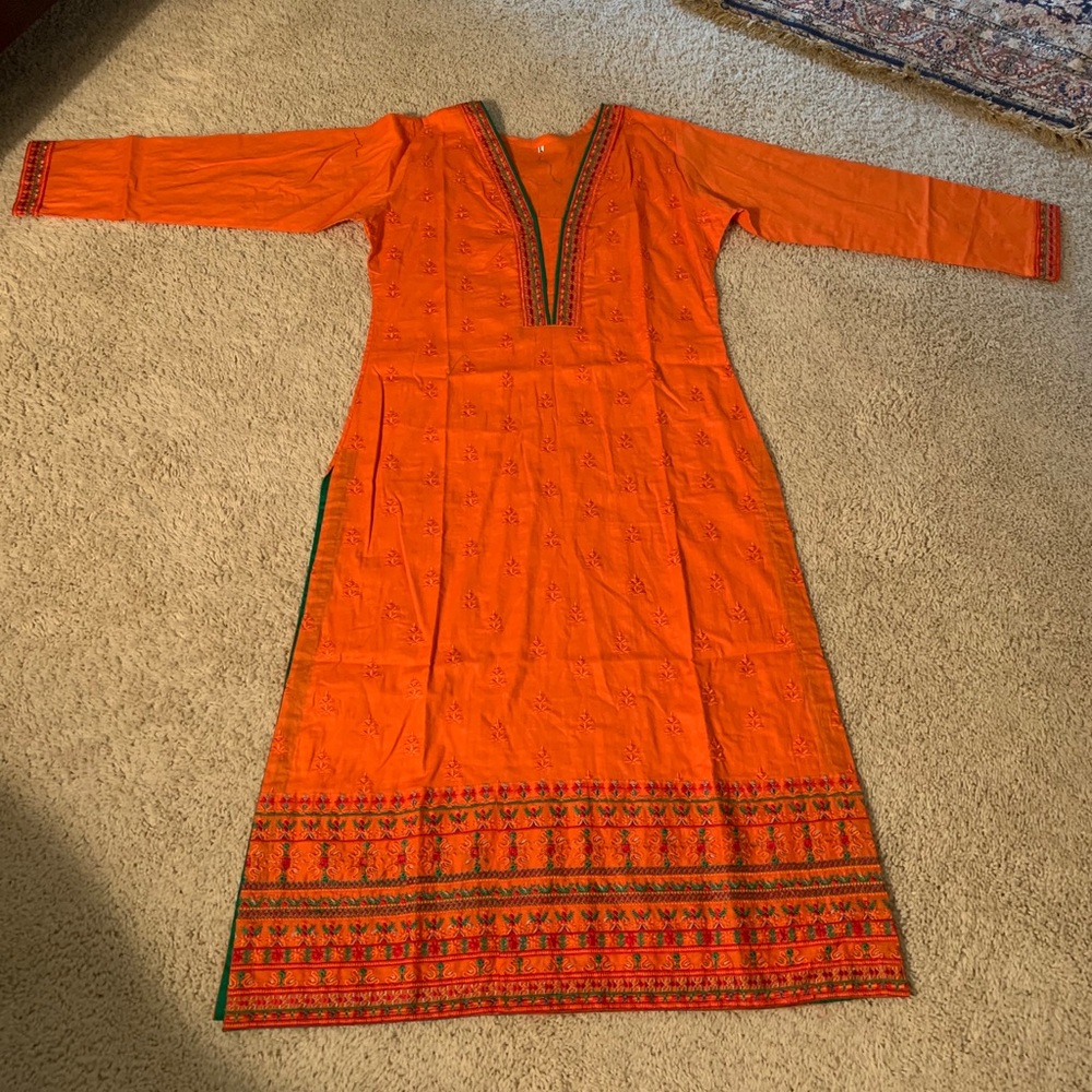 NWOT Pakistani Indian shirt with embroidery. shirt / kurta / kameez.